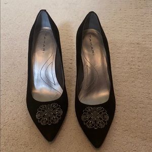 Women Tahari black suede pointy pumps